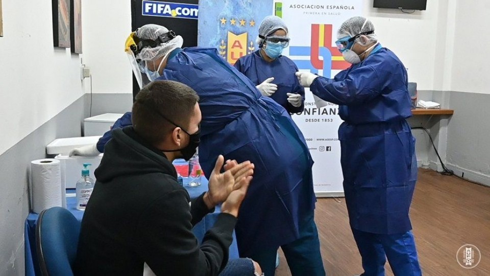 Comenzaron a realizarse los tests de Covid-19 previstos en el protocolo sanitario para la vuelta del fútbol uruguayo —  Deportes — Primera Mañana | El Espectador 810