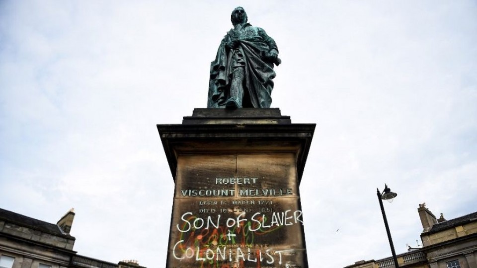 Cuando las estatuas caen, es porque la historia está dando vuelta una página —  Claudio Fantini — Primera Mañana | El Espectador 810