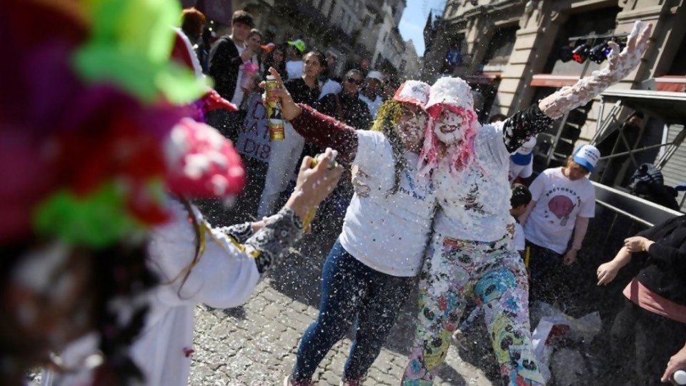 El festejo de los médicos recibidos y la reforma del transporte —  NTN Concentrado — No Toquen Nada | El Espectador 810