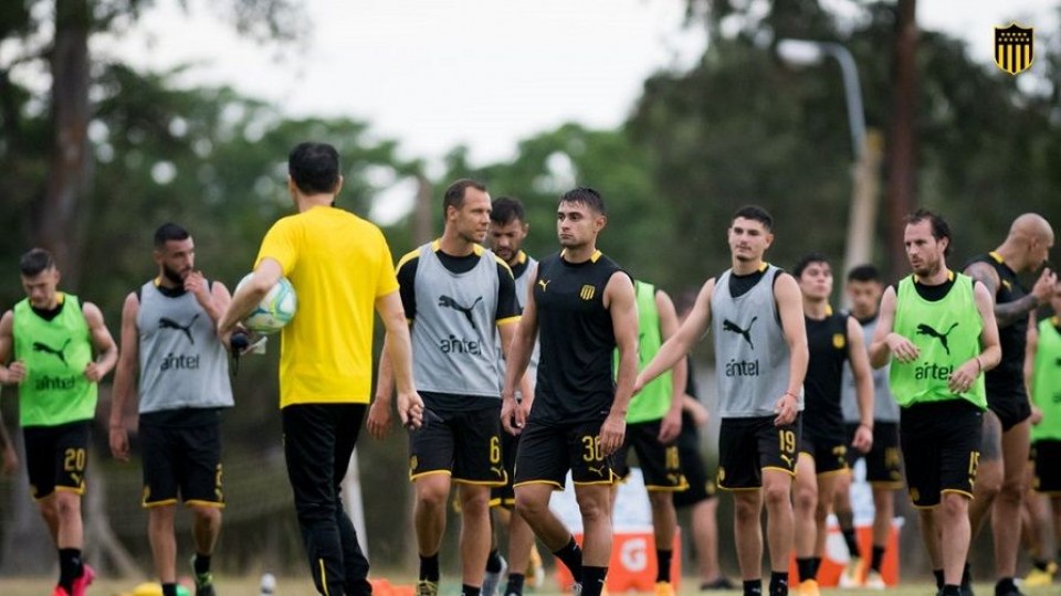 Peñarol analiza postergar su partido por casos positivos de Covid-19 —  Deportes — Primera Mañana | El Espectador 810