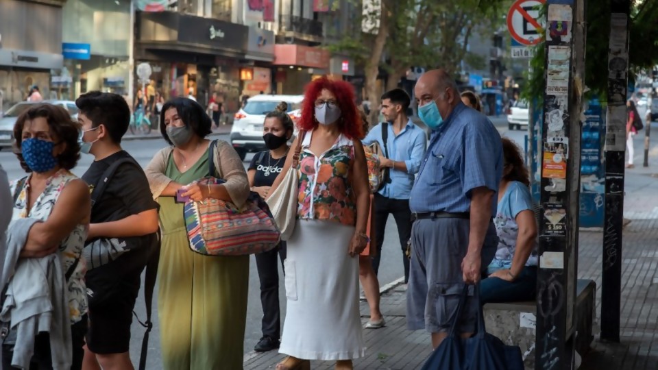 El Sindicato Médico reclama medidas para bajar la movilidad de las personas —  Qué tiene la tarde — Más Temprano Que Tarde | El Espectador 810